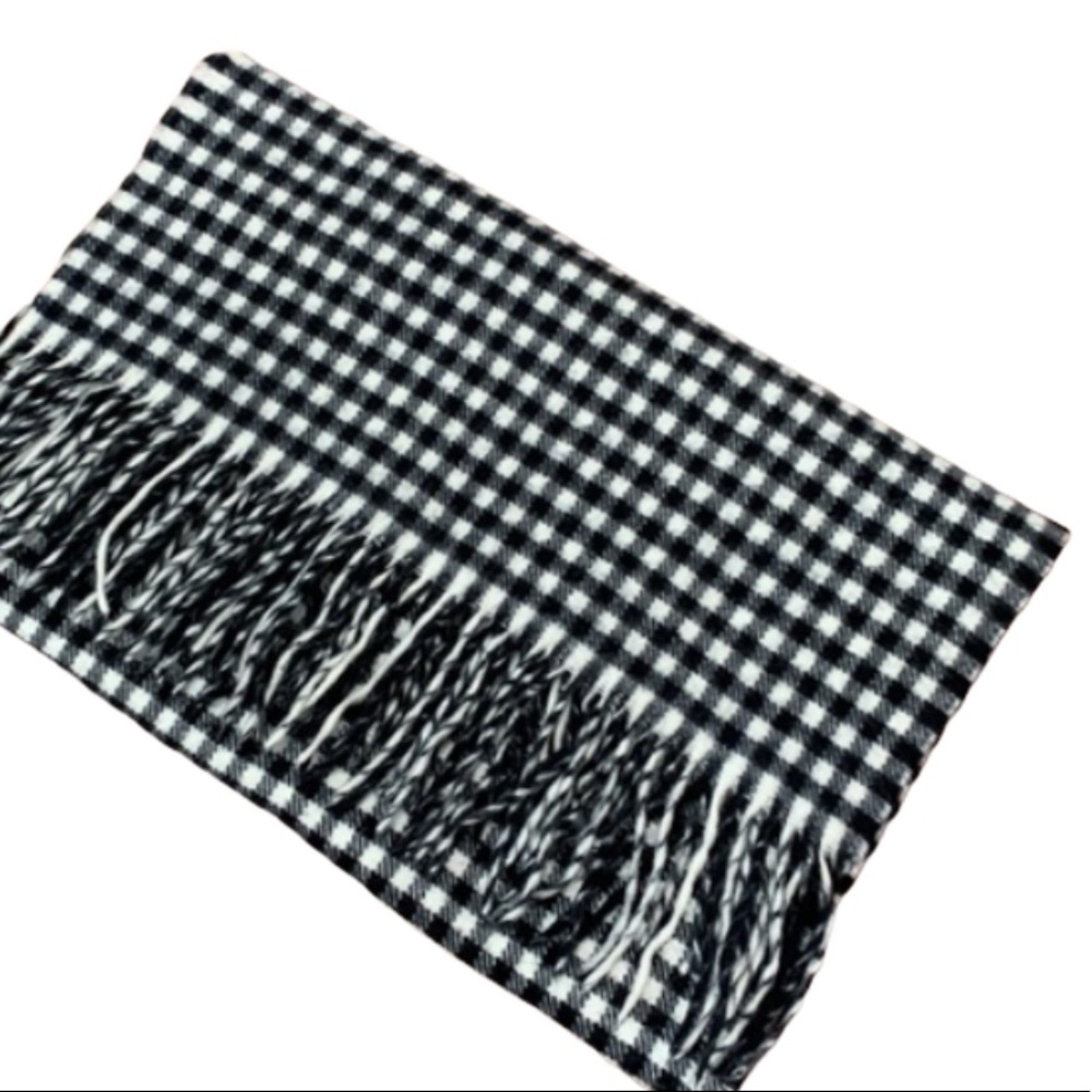 Lowest Deal $8 
Cashluxe 100% Acrylic Plaid Scarf